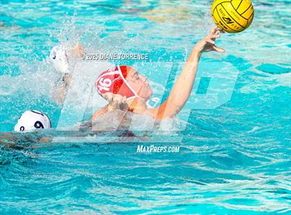 Thumbnail 1 in Carlsbad vs Mater Dei (Bill Barnett Holiday Cup) photogallery.