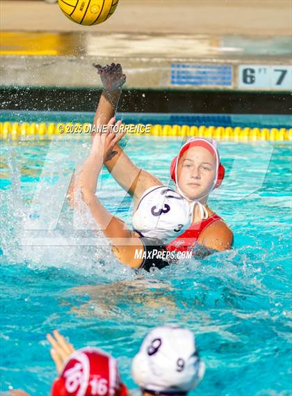Thumbnail 1 in Carlsbad vs Mater Dei (Bill Barnett Holiday Cup) photogallery.