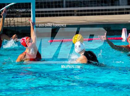 Thumbnail 2 in Carlsbad vs Mater Dei (Bill Barnett Holiday Cup) photogallery.