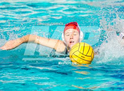 Thumbnail 2 in Carlsbad vs Mater Dei (Bill Barnett Holiday Cup) photogallery.