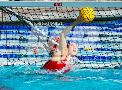 Thumbnail 1 in Carlsbad vs Mater Dei (Bill Barnett Holiday Cup) photogallery.