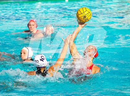 Thumbnail 2 in Carlsbad vs Mater Dei (Bill Barnett Holiday Cup) photogallery.