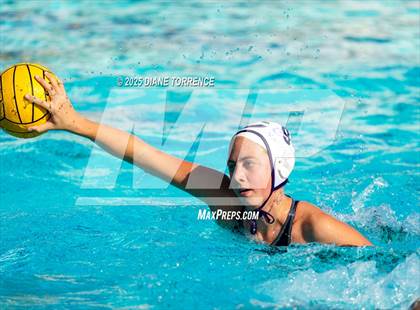 Thumbnail 3 in Carlsbad vs Mater Dei (Bill Barnett Holiday Cup) photogallery.