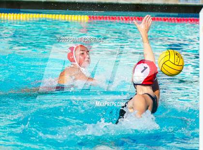 Thumbnail 2 in Carlsbad vs Mater Dei (Bill Barnett Holiday Cup) photogallery.