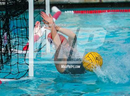 Thumbnail 2 in Carlsbad vs Mater Dei (Bill Barnett Holiday Cup) photogallery.