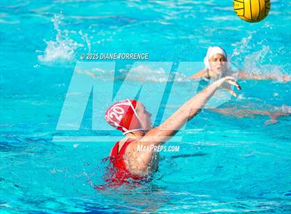 Thumbnail 3 in Carlsbad vs Mater Dei (Bill Barnett Holiday Cup) photogallery.