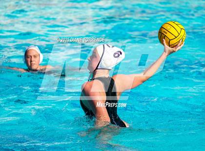 Thumbnail 1 in Carlsbad vs Mater Dei (Bill Barnett Holiday Cup) photogallery.