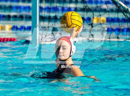 Thumbnail 1 in Carlsbad vs Mater Dei (Bill Barnett Holiday Cup) photogallery.