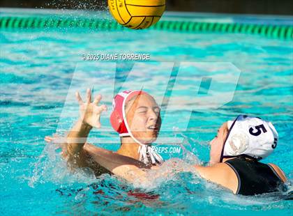 Thumbnail 3 in Carlsbad vs Mater Dei (Bill Barnett Holiday Cup) photogallery.