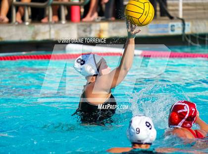 Thumbnail 2 in Carlsbad vs Mater Dei (Bill Barnett Holiday Cup) photogallery.