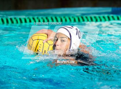 Thumbnail 2 in Carlsbad vs Mater Dei (Bill Barnett Holiday Cup) photogallery.