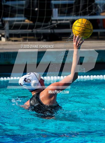 Thumbnail 3 in Carlsbad vs Mater Dei (Bill Barnett Holiday Cup) photogallery.