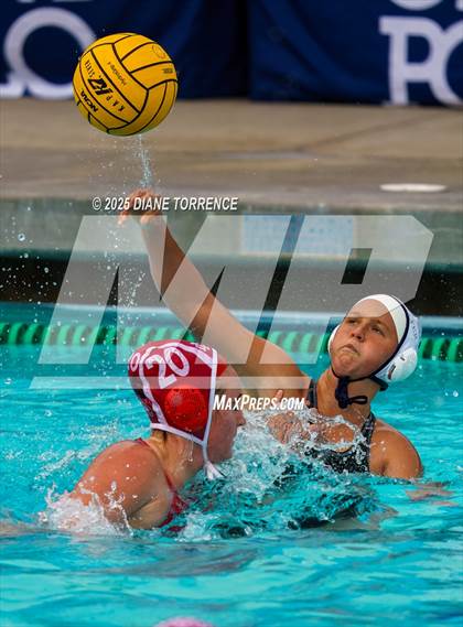 Thumbnail 2 in Carlsbad vs Mater Dei (Bill Barnett Holiday Cup) photogallery.