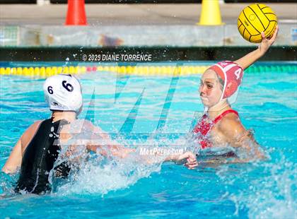Thumbnail 3 in Carlsbad vs Mater Dei (Bill Barnett Holiday Cup) photogallery.