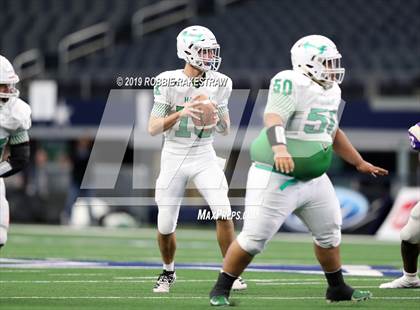 Thumbnail 3 in Hamlin vs. Mart (UIL 2A Division 2 Final) photogallery.
