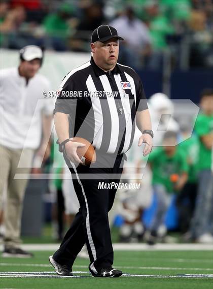 Thumbnail 3 in Hamlin vs. Mart (UIL 2A Division 2 Final) photogallery.