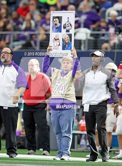 Thumbnail 3 in Hamlin vs. Mart (UIL 2A Division 2 Final) photogallery.