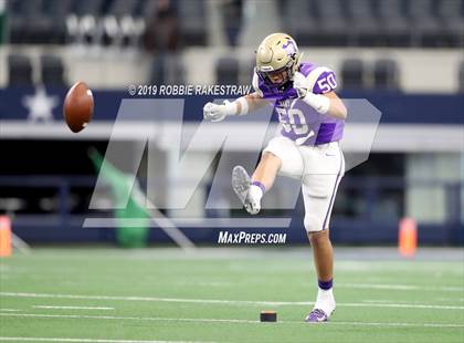 Thumbnail 3 in Hamlin vs. Mart (UIL 2A Division 2 Final) photogallery.
