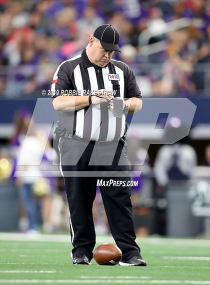 Thumbnail 3 in Hamlin vs. Mart (UIL 2A Division 2 Final) photogallery.