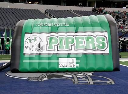 Thumbnail 3 in Hamlin vs. Mart (UIL 2A Division 2 Final) photogallery.