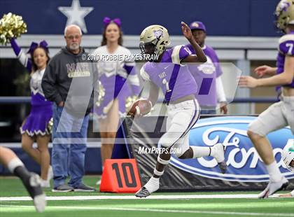 Thumbnail 3 in Hamlin vs. Mart (UIL 2A Division 2 Final) photogallery.