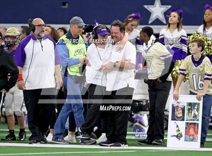 Thumbnail 3 in Hamlin vs. Mart (UIL 2A Division 2 Final) photogallery.