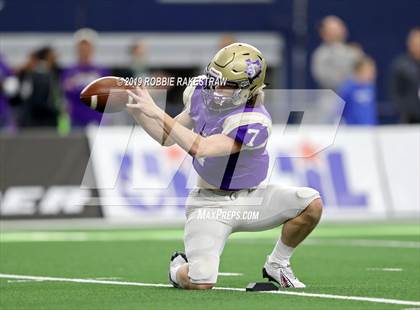Thumbnail 3 in Hamlin vs. Mart (UIL 2A Division 2 Final) photogallery.