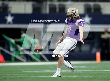 Thumbnail 2 in Hamlin vs. Mart (UIL 2A Division 2 Final) photogallery.