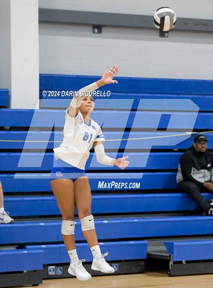 Thumbnail 2 in Tampa Prep vs. Santa Margarita (Nike TOC Southwest) photogallery.