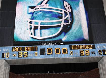 Thumbnail 1 in Britt vs. Richmond (NCHSAA 4-AA Football Final) photogallery.