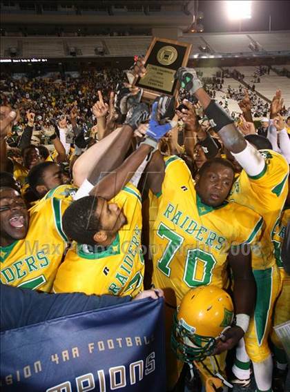 Thumbnail 3 in Britt vs. Richmond (NCHSAA 4-AA Football Final) photogallery.
