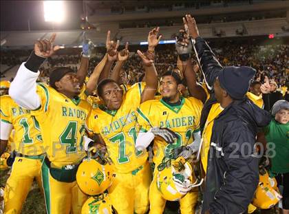 Thumbnail 1 in Britt vs. Richmond (NCHSAA 4-AA Football Final) photogallery.