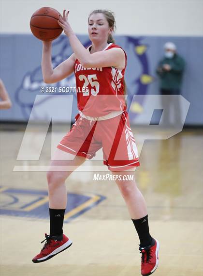 Thumbnail 2 in London vs Bloom-Carroll (OHSAA D2 Sectional Playoff) photogallery.