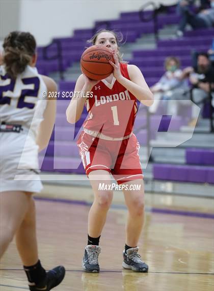 Thumbnail 2 in London vs Bloom-Carroll (OHSAA D2 Sectional Playoff) photogallery.