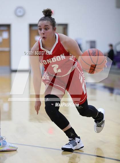 Thumbnail 2 in London vs Bloom-Carroll (OHSAA D2 Sectional Playoff) photogallery.