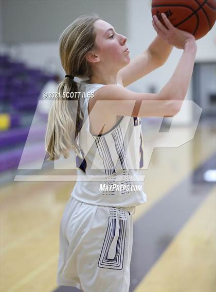 Thumbnail 2 in London vs Bloom-Carroll (OHSAA D2 Sectional Playoff) photogallery.
