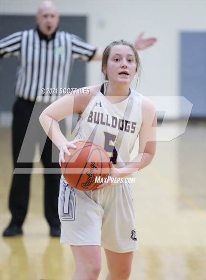 Thumbnail 1 in London vs Bloom-Carroll (OHSAA D2 Sectional Playoff) photogallery.