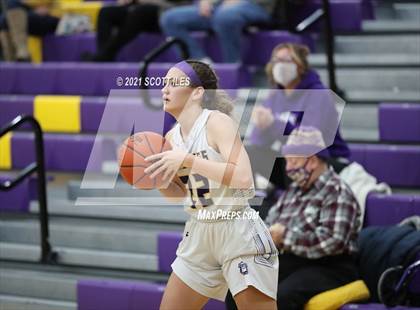 Thumbnail 1 in London vs Bloom-Carroll (OHSAA D2 Sectional Playoff) photogallery.