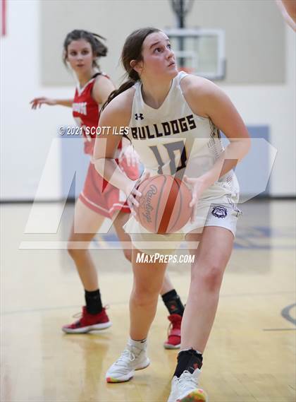 Thumbnail 1 in London vs Bloom-Carroll (OHSAA D2 Sectional Playoff) photogallery.