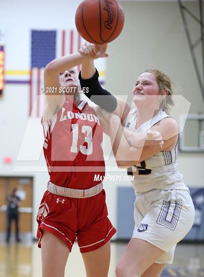 Thumbnail 2 in London vs Bloom-Carroll (OHSAA D2 Sectional Playoff) photogallery.