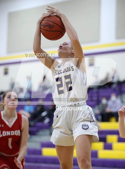 Thumbnail 3 in London vs Bloom-Carroll (OHSAA D2 Sectional Playoff) photogallery.