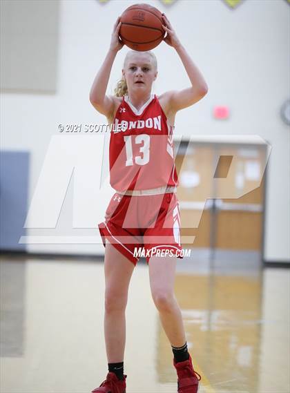 Thumbnail 3 in London vs Bloom-Carroll (OHSAA D2 Sectional Playoff) photogallery.