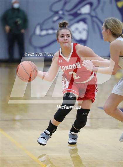 Thumbnail 3 in London vs Bloom-Carroll (OHSAA D2 Sectional Playoff) photogallery.