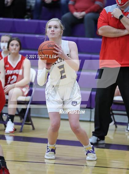 Thumbnail 3 in London vs Bloom-Carroll (OHSAA D2 Sectional Playoff) photogallery.
