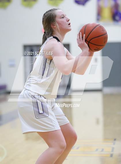 Thumbnail 2 in London vs Bloom-Carroll (OHSAA D2 Sectional Playoff) photogallery.