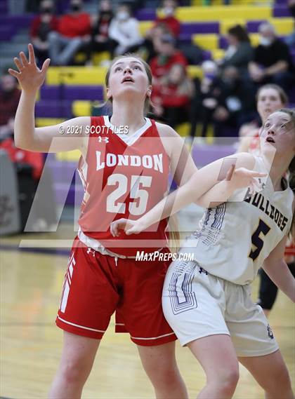 Thumbnail 2 in London vs Bloom-Carroll (OHSAA D2 Sectional Playoff) photogallery.