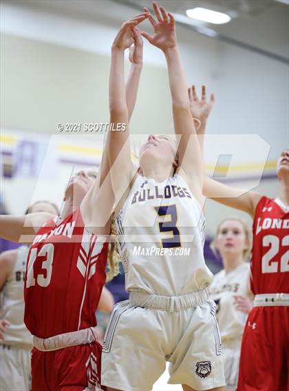Thumbnail 1 in London vs Bloom-Carroll (OHSAA D2 Sectional Playoff) photogallery.