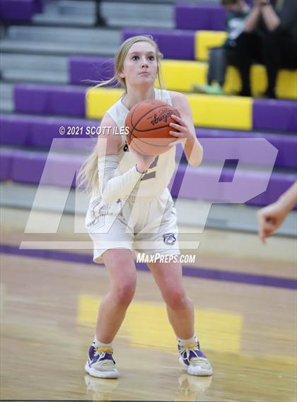 Thumbnail 1 in London vs Bloom-Carroll (OHSAA D2 Sectional Playoff) photogallery.