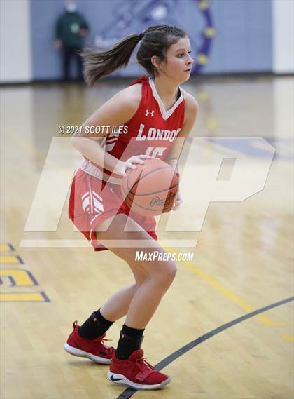 Thumbnail 1 in London vs Bloom-Carroll (OHSAA D2 Sectional Playoff) photogallery.