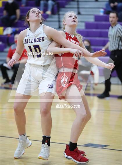 Thumbnail 1 in London vs Bloom-Carroll (OHSAA D2 Sectional Playoff) photogallery.